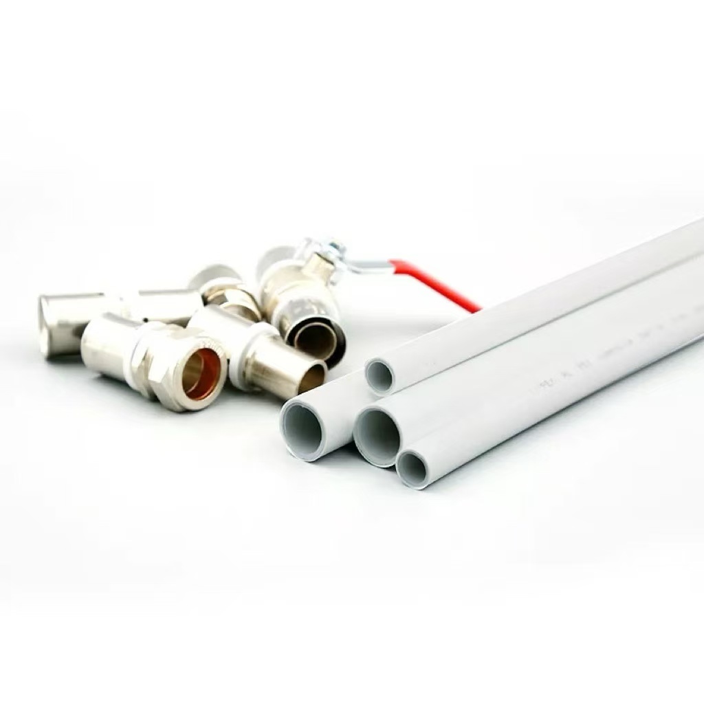 Multilayer pipe with aluminium oxygen barrier, used for underfloor heating and high-pressure systems.